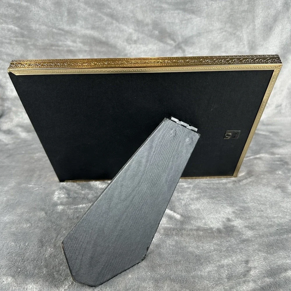 Vintage 8x10 Gold-Tone Frame Free Standing Vertical or Horizontal Faux Wood Trim